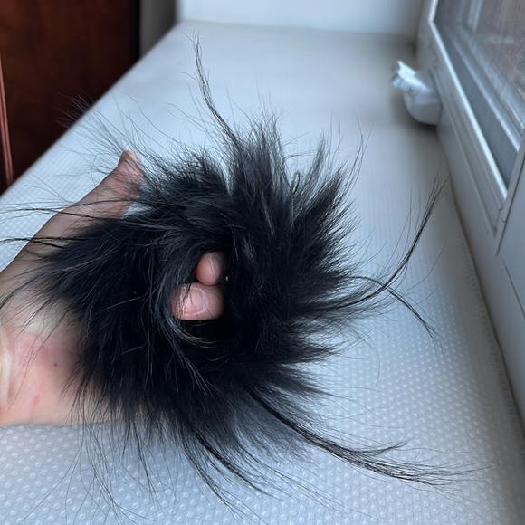 Authentic Recycled Fur Scrunchie / Black Fox - Picture 2 of 4